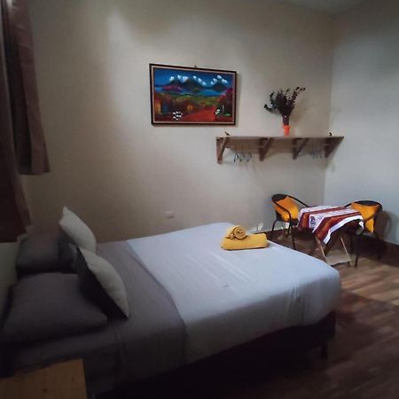 Хостел La Casa Colorada San Benito Екстер'єр фото