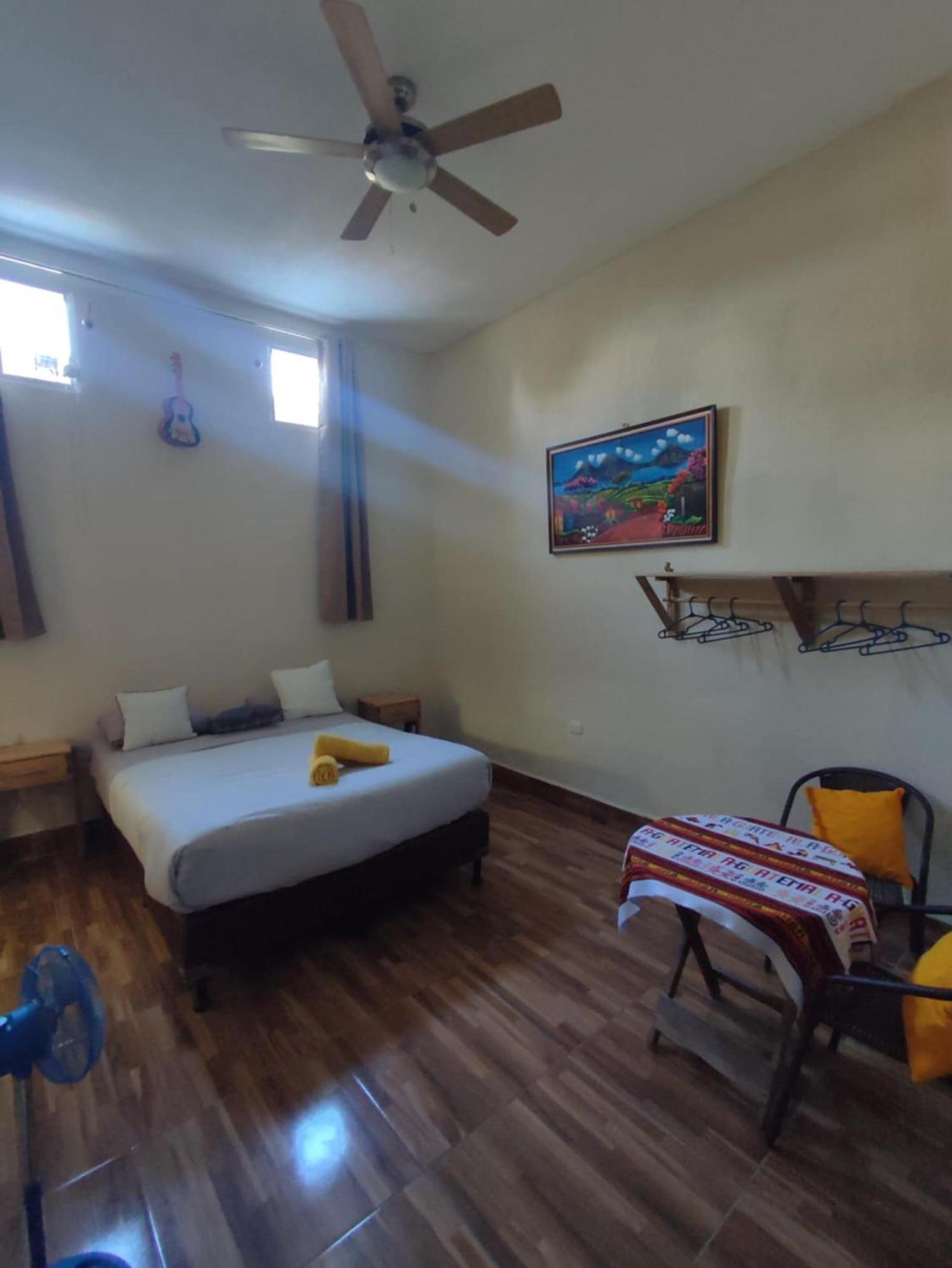 Хостел La Casa Colorada San Benito Екстер'єр фото